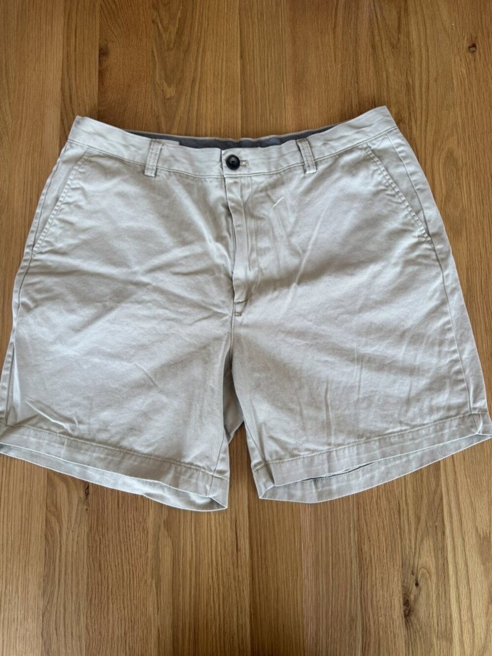 Amazon Essentials Flat Front Light tan khaki Chino Shorts Men's Size 36